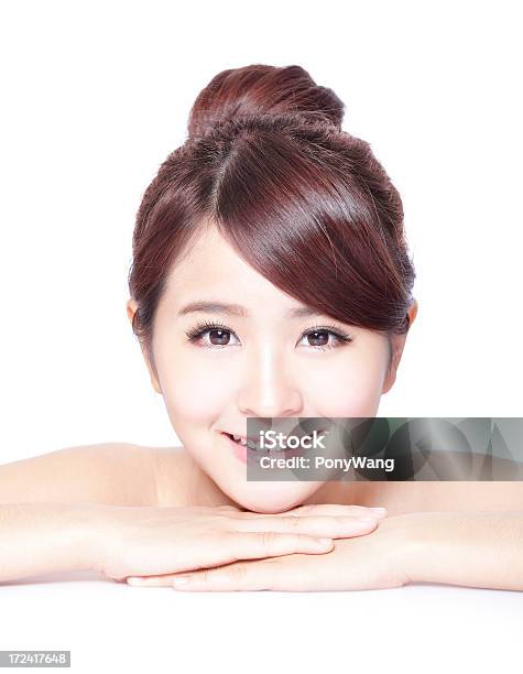 Atrakcyjna Kobieta Uśmiechając Się Z Zdrowia Skóry I Zębów - zdjęcia stockowe i więcej obrazów Azjaci