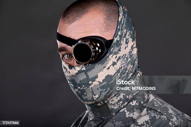 Cyber Guerreiro - Fotografias de stock e mais imagens de Adulto - Adulto, Artificial, Camuflagem - Conceito