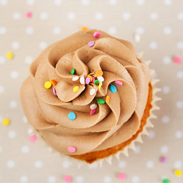 cupcake - muffin cake isolated small stock-fotos und bilder