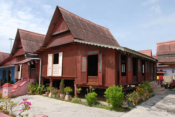 malay kampung asamblea, melaka - stilts fotografías e imágenes de stock