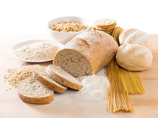 натуральная еда (обтравка - soda bread bread brown bread loaf of bread стоковые фото и изображения