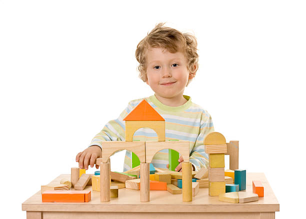 小さな男の子に木製ブロック - block child play toy ストックフォトと画像