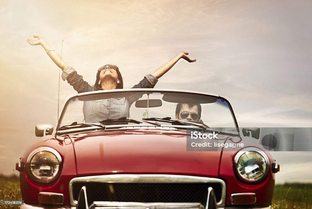 Jóvenes frente asiento de cabriolet - Foto de stock de Descapotable libre de derechos