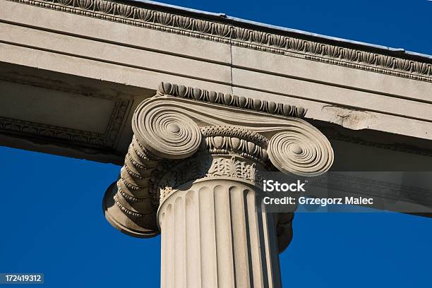 Coluna Grega - Fotografias de stock e mais imagens de Arcaico - Arcaico, Arqueologia, Arquitetura