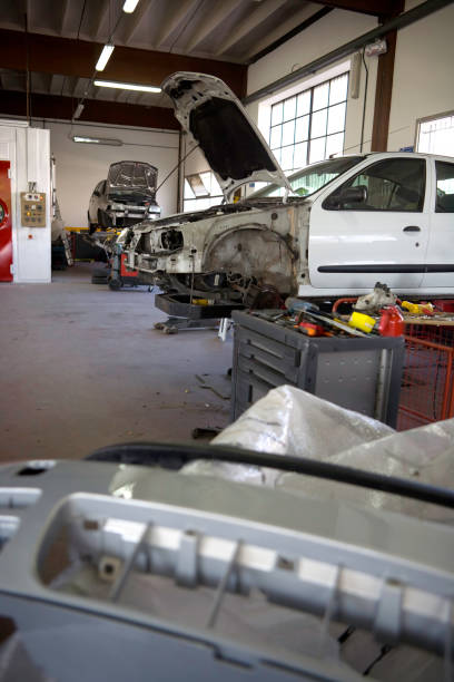 istock Repairing Cars 172419341