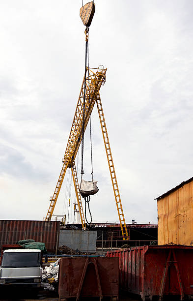 porto de guindaste - crane shipyard construction pulley imagens e fotografias de stock