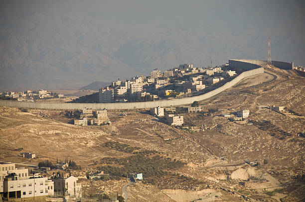 istock Wall between Israel and West bank 172419499