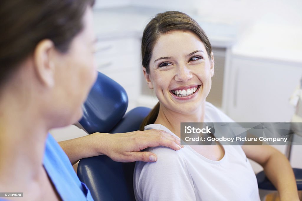Leuchtend weiße Lächeln - Lizenzfrei Zahnarzt Stock-Foto