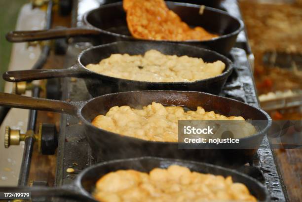 Bolo De Funil - Fotografias de stock e mais imagens de Alimentação Não-saudável - Alimentação Não-saudável, Calor, Comida