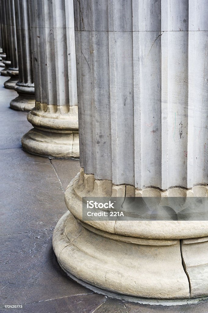 Grunge colonnade - Photo de Antiquités libre de droits