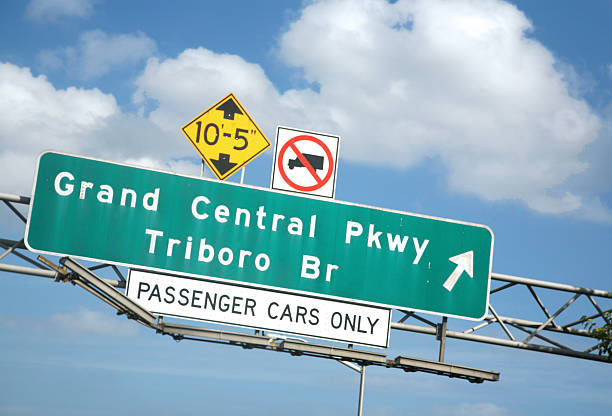 istock Highway Sign To Grand Central Parkway 172420858