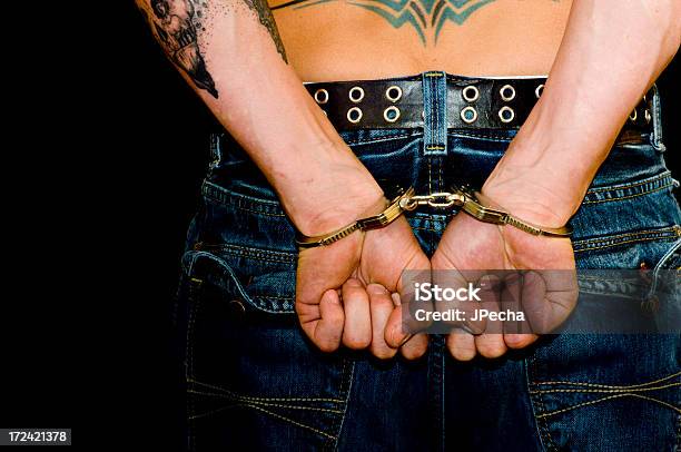 Festgenommen Stockfoto und mehr Bilder von Festnahme - Festnahme, Tätowierung, Ein Mann allein
