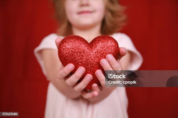 Photo libre de droit de Cœur De Charité Enfants banque d'images et plus d'images libres de droit de Enfant - Enfant, Coeur - Symbole d'une idée, Saint Valentin