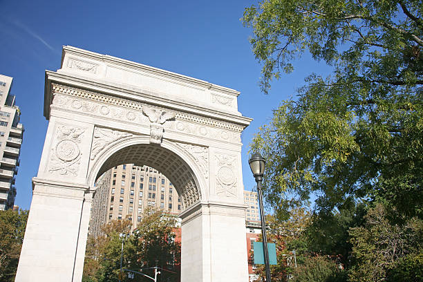 ワシントンスクエア凱旋門 - new york city new york state greenwich village washington square triumphal arch ストックフォトと画像