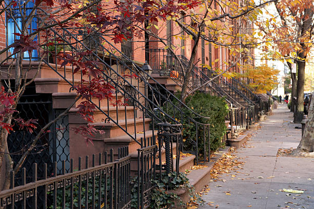 brooklyn new york brownstone kamienice street - brooklyn brownstone street city zdjęcia i obrazy z banku zdjęć