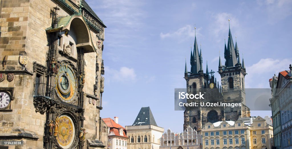 Iglesia de Tyn en Prague Old Town Square - Foto de stock de Arquitectura libre de derechos