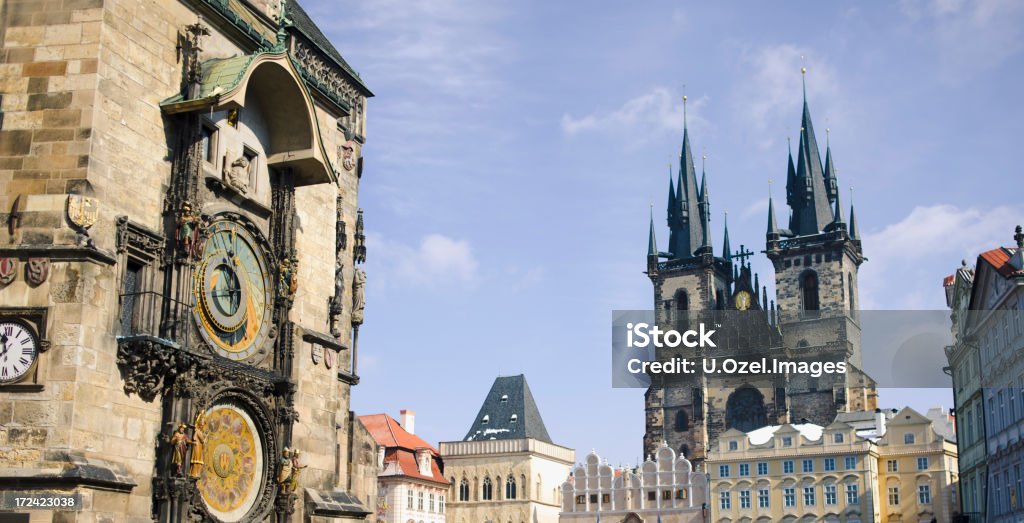 Igreja de Týn na Praça da Cidade Velha de Praga - Royalty-free Arquitetura Foto de stock