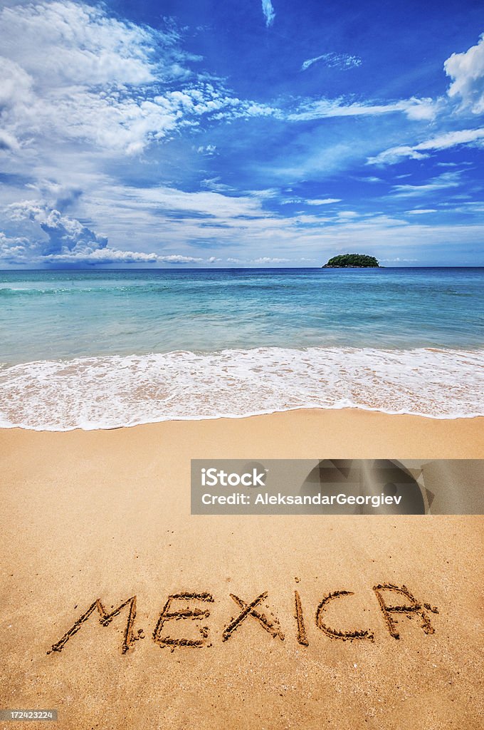 Mexica escrito en la arena - Foto de stock de Agua libre de derechos