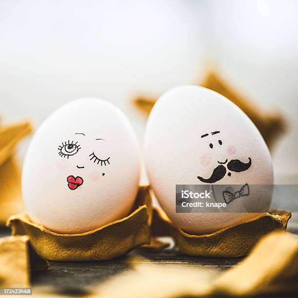 Huevos De Pascua Feliz Foto de stock y más banco de imágenes de Amor - Sentimiento - Amor - Sentimiento, Antropomórfico, Arreglo