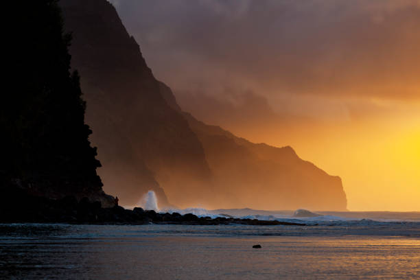 istock Na Pali Coast Sunset, Kauai 172423674
