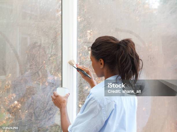 Étnica Mujeres Decorar Foto de stock y más banco de imágenes de Marco de ventana - Marco de ventana, Pintar, Reparar