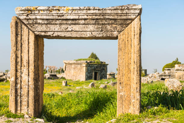 иераполис - unesco world heritage site antalya famous place pamukkale стоковые фото и изображения