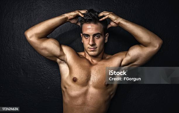 Sexy Männliches Model Stockfoto und mehr Bilder von 20-24 Jahre - 20-24 Jahre, Bauchmuskeln, Bizeps