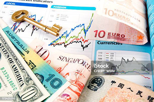 Dinheiro E Organogramas - Fotografias de stock e mais imagens de Finanças Internacionais - Finanças Internacionais, Mercado - Espaço de Venda a Retalho, Taxa de Juro