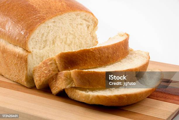 Brot Stockfoto und mehr Bilder von Weißbrot - Weißbrot, 21. Jahrhundert, Backen