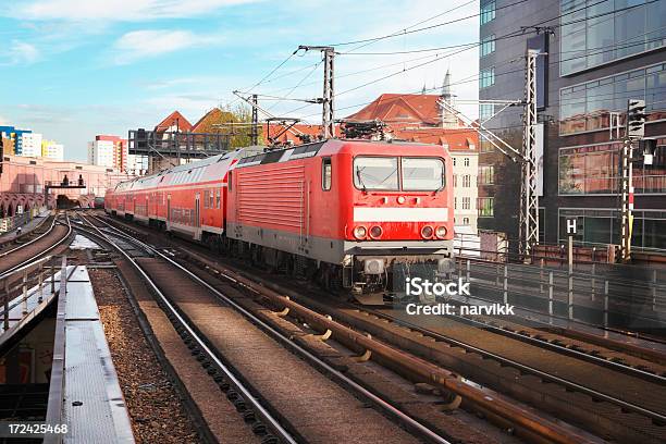 Ferroviaria Di Berlino - Fotografie stock e altre immagini di Ambientazione esterna - Ambientazione esterna, Berlino - Germania, Capitali internazionali