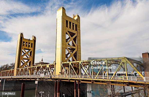 Foto de Tower Bridge Com Nuvens e mais fotos de stock de Old Sacramento - Old Sacramento, Califórnia, Cantiléver