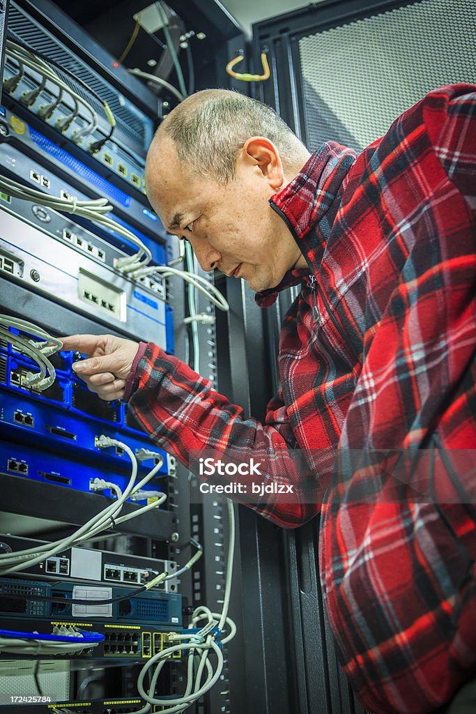 Das network administrator war verwirrt für seine Arbeit - Lizenzfrei 50-54 Jahre Stock-Foto