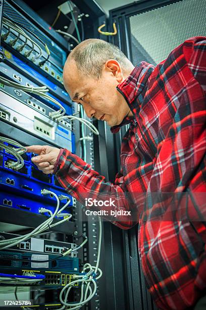 Das Network Administrator War Verwirrt Für Seine Arbeit Stockfoto und mehr Bilder von 50-54 Jahre