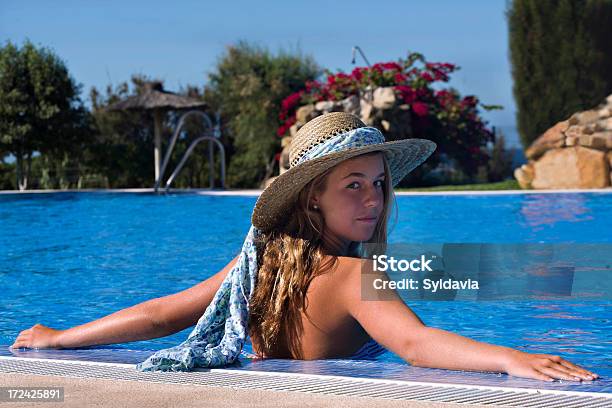 여자 Waterpool 16-17 살에 대한 스톡 사진 및 기타 이미지 - 16-17 살, 공공 수영장, 금발 머리