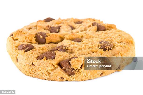 Chocolate Chip Cookie Midwinkel Stockfoto und mehr Bilder von Keks - Keks, Freisteller – Neutraler Hintergrund, Einzelner Gegenstand