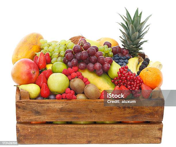 Frutas Foto de stock y más banco de imágenes de Abundancia - Abundancia, Alimento, Caja