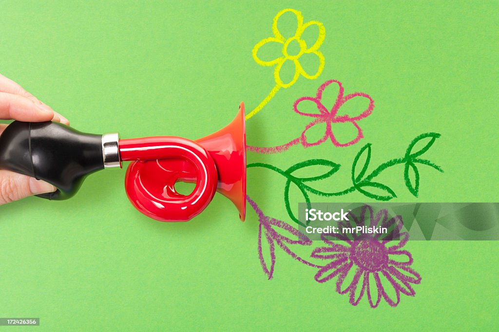 Bocina O Trompeta Con Dibujados A Mano Las Flores Emergentes Foto de stock y más banco de imágenes de Flor - iStock Bocina O Trompeta Con Dibujados A Mano Las Flores Emergentes Foto de stock y más banco de imágenes de Flor - iStock