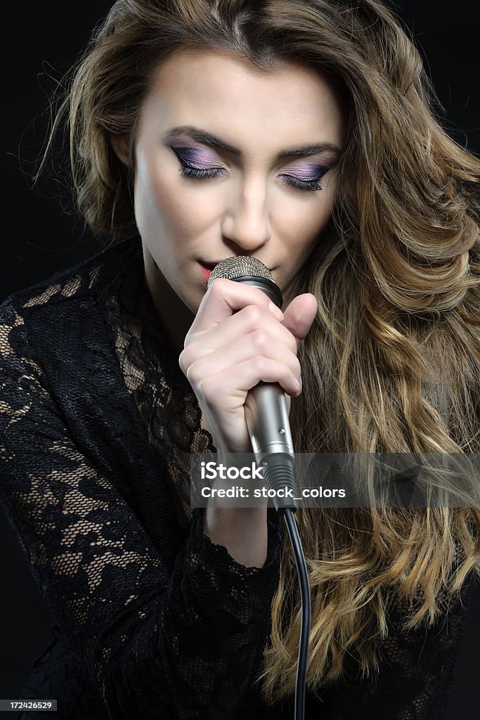 Femme sentiment de la musique - Photo de A la mode libre de droits