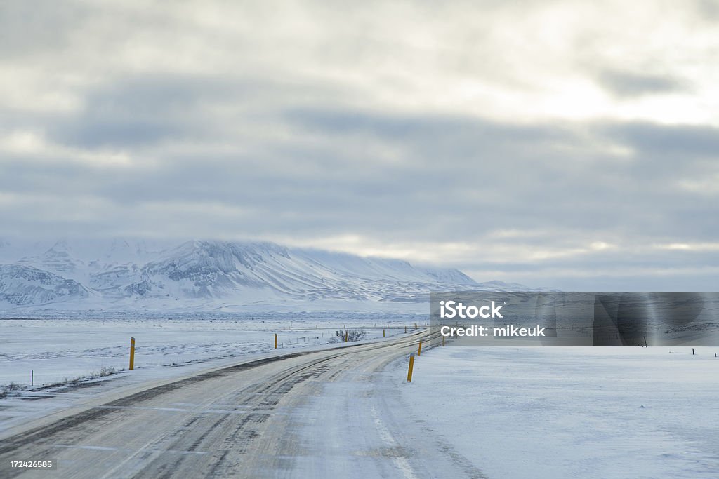 Estrada de inverno em Myvatn na Islândia - Foto de stock de Basalto royalty-free