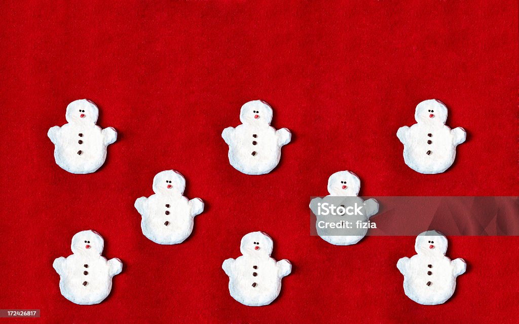 Grupo de snowmen em lã de fundo vermelho - Foto de stock de Abstrato royalty-free