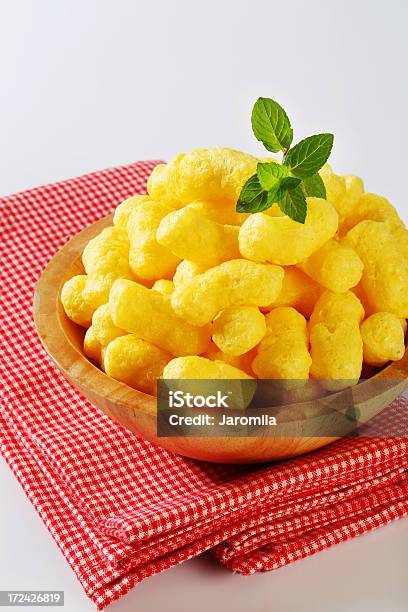 Foto de Salgadinhos De Milho e mais fotos de stock de Amarelo - Amarelo, Amontoamento, Batata Frita de Pacote