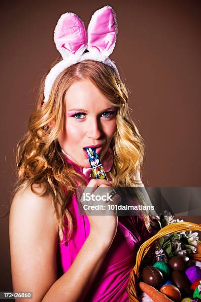 Wielkanoc Dziewczyna - zdjęcia stockowe i więcej obrazów Kosz - Kosz, Króliczek, Wielkanoc