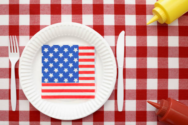 patriótica estadounidense picnic de servilleta - napkin american flag holiday fourth of july fotografías e imágenes de stock