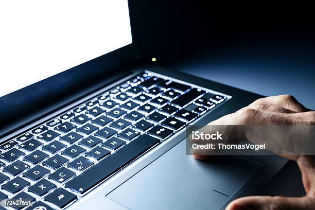 Trabajando En Portátil Iluminado Foto de stock y más banco de imágenes de Espacio en blanco - Espacio en blanco, Fotografía - Imágenes, Horizontal