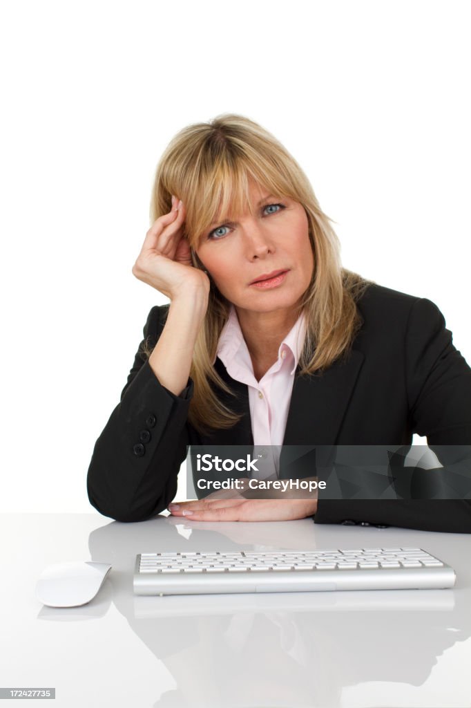 Mujer en la computadora - Foto de stock de 30-39 años libre de derechos