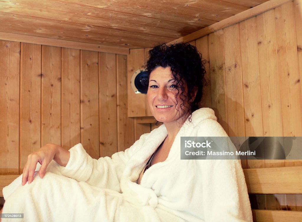 Mulher Madura desfrutar de uma sauna quente - Royalty-free Adulto Foto de stock