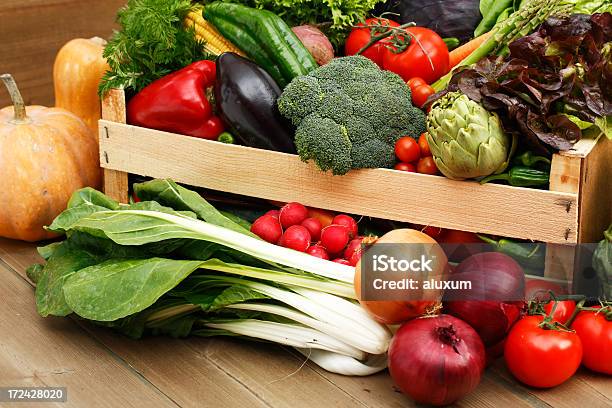 Pudełko Z Świeżych Warzyw - zdjęcia stockowe i więcej obrazów Artykuły spożywcze - Artykuły spożywcze, Bez ludzi, Boćwina