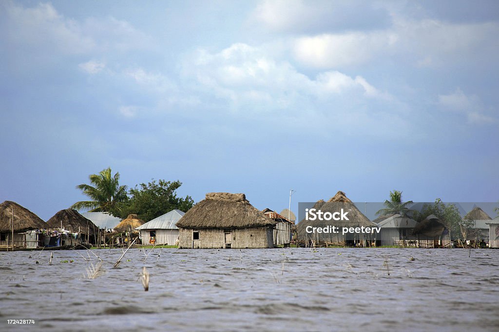 Villaggio sull'acqua - Foto stock royalty-free di Benin
