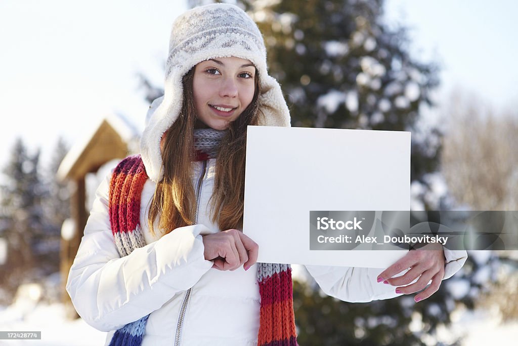 L'hiver. Femme avec bannière vierge. - Photo de Adolescent libre de droits