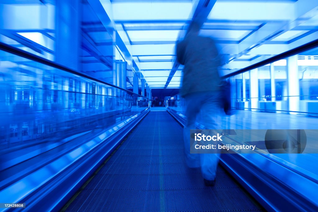 Empresária Corrida em escadas - Foto de stock de Aeroporto royalty-free